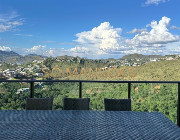 CASA DE 409M² À VENDA NO VILA ALPINA.