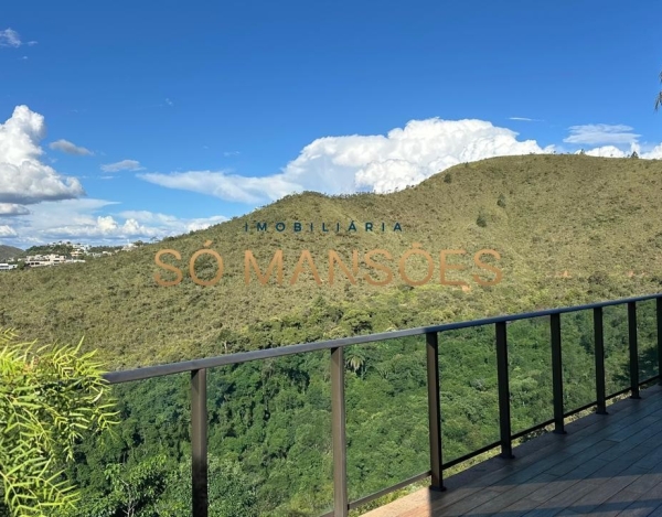 CASA DE 409M² À VENDA NO VILA ALPINA.