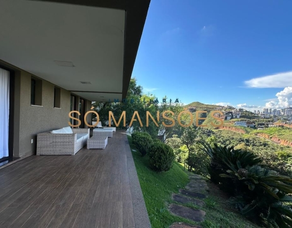 CASA DE 409M² À VENDA NO VILA ALPINA.