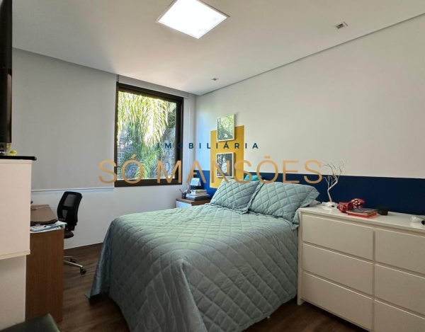 CASA DE 409M² À VENDA NO VILA ALPINA.