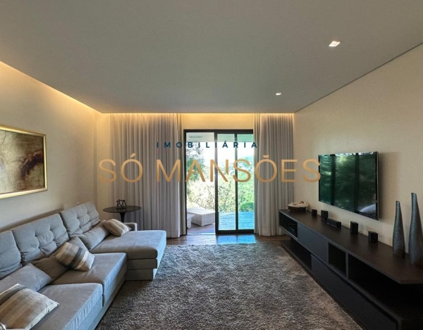 CASA DE 409M² À VENDA NO VILA ALPINA.