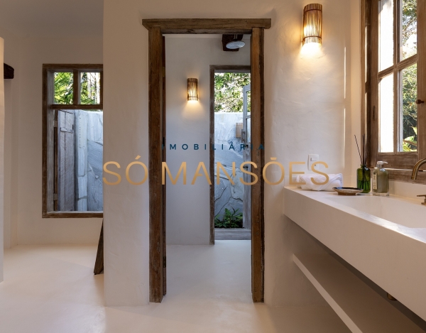 CASA DE 779M² À VENDA NO ALTOS DE TRANCOSO – 6 SUÍTES, MOBILIADA E EM TERRENO DE 2.460M².