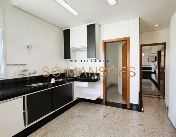 CASA DE 435M² À VENDA NO BELVEDERE.