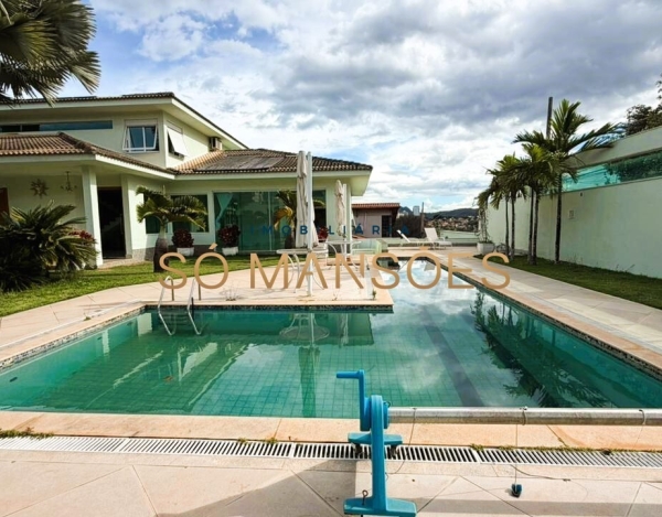 Casa Imponente de 900 m² à Venda com 2 Suítes e Spa no Belvedere, Belo Horizonte - MG