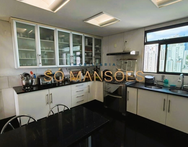 APARTAMENTO DE 226M² À VENDA NO BELVEDERE – ANDAR ALTO, VISTA DEFINITIVA E 4 VAGAS.