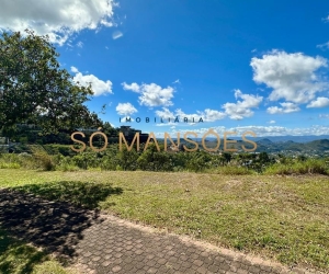 LOTE DE 3.456M² À VENDA NO CONDOMÍNIO RIVIERA – VISTA DEFINITIVA E AMPLA FRENTE.