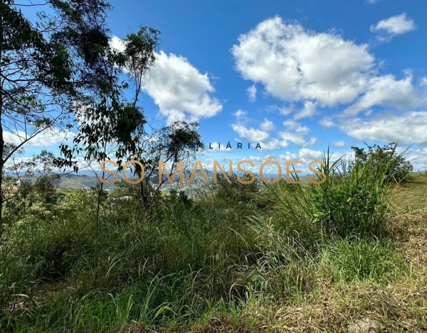 LOTE DE 3.456M² À VENDA NO CONDOMÍNIO RIVIERA – VISTA DEFINITIVA E AMPLA FRENTE.