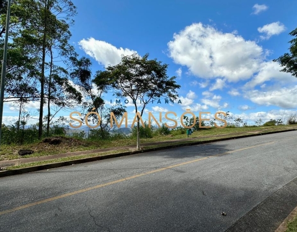 LOTE DE 3.456M² À VENDA NO CONDOMÍNIO RIVIERA – VISTA DEFINITIVA E AMPLA FRENTE.