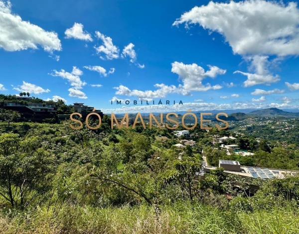 LOTE DE 3.456M² À VENDA NO CONDOMÍNIO RIVIERA – VISTA DEFINITIVA E AMPLA FRENTE.