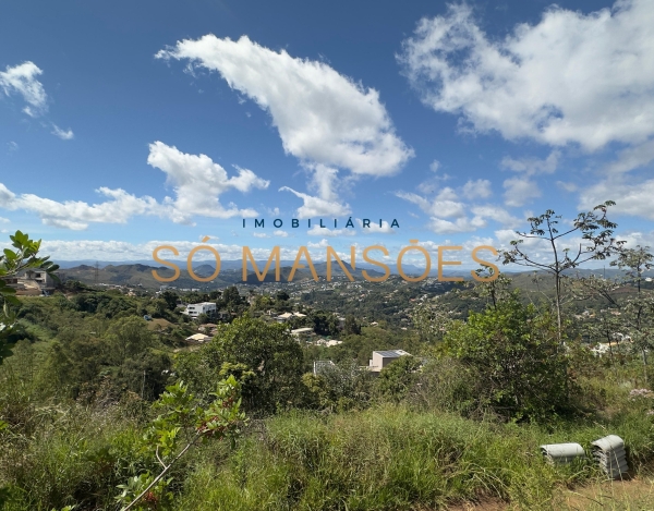 LOTE DE 3.456M² À VENDA NO CONDOMÍNIO RIVIERA – VISTA DEFINITIVA E AMPLA FRENTE.