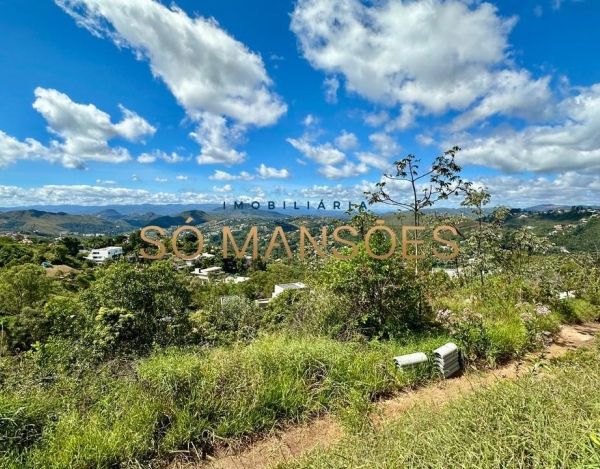 LOTE DE 3.456M² À VENDA NO CONDOMÍNIO RIVIERA – VISTA DEFINITIVA E AMPLA FRENTE.