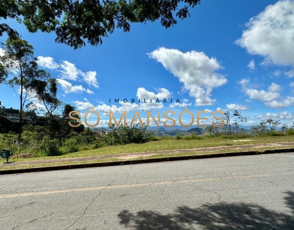 LOTE DE 3.456M² À VENDA NO CONDOMÍNIO RIVIERA – VISTA DEFINITIVA E AMPLA FRENTE.