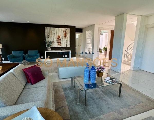 CASA DE 432M² EM LOTE DE 900M² À VENDA NO SÃO BENTO.