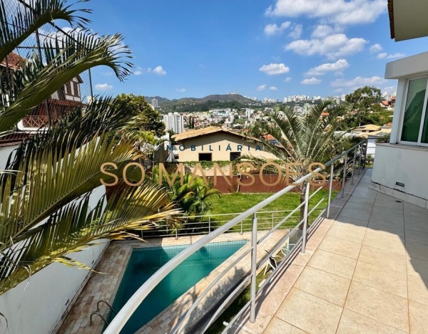 CASA DE 432M² EM LOTE DE 900M² À VENDA NO SÃO BENTO.
