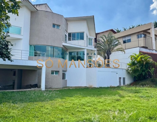CASA DE 432M² EM LOTE DE 900M² À VENDA NO SÃO BENTO.
