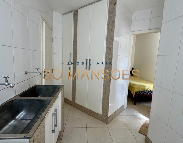 CASA DE 432M² EM LOTE DE 900M² À VENDA NO SÃO BENTO.