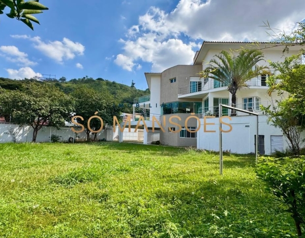 CASA DE 432M² EM LOTE DE 900M² À VENDA NO SÃO BENTO.