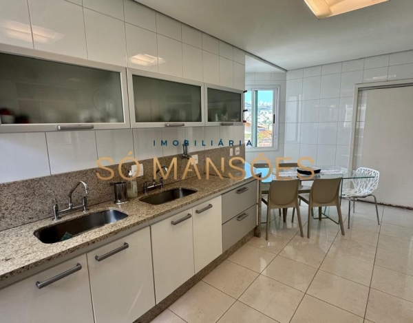 CASA DE 432M² EM LOTE DE 900M² À VENDA NO SÃO BENTO.