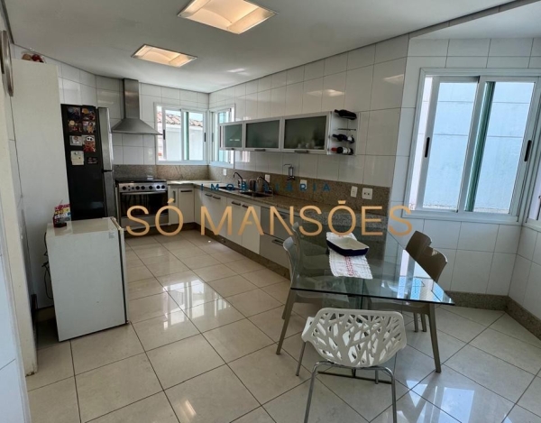 CASA DE 432M² EM LOTE DE 900M² À VENDA NO SÃO BENTO.