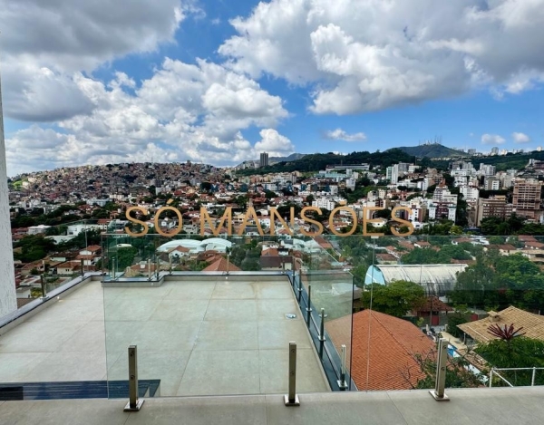 Casa contemporânea com 427m² à venda no São Bento.