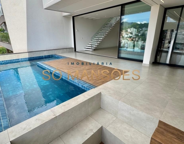 Casa Espaçosa de 427 m² à Venda com 4 Suítes e Vista Panorâmica no São Bento, Belo Horizonte - MG