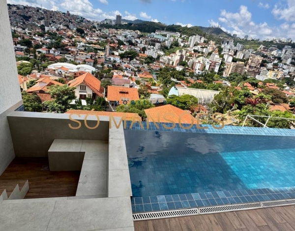 Casa contemporânea com 427m² à venda no São Bento.