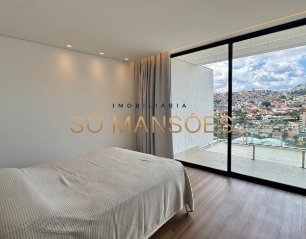 Casa contemporânea com 427m² à venda no São Bento.