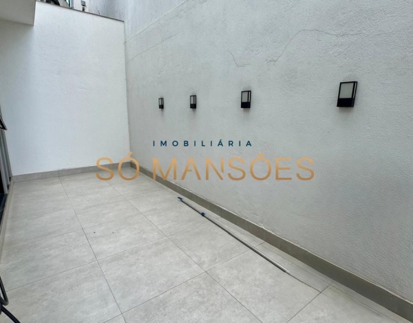 Casa contemporânea com 427m² à venda no São Bento.