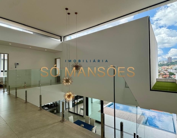 Casa contemporânea com 427m² à venda no São Bento.