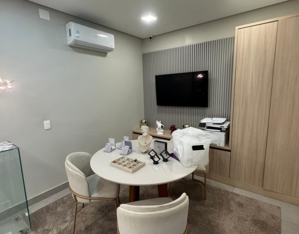 Loja de esquina com 530 m², locada e inserida em eixo de alto fluxo no Santa Efigênia.