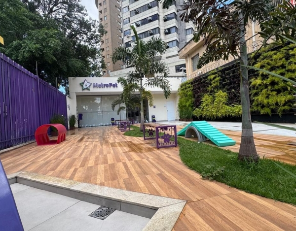 Loja de esquina com 530 m², locada e inserida em eixo de alto fluxo no Santa Efigênia.