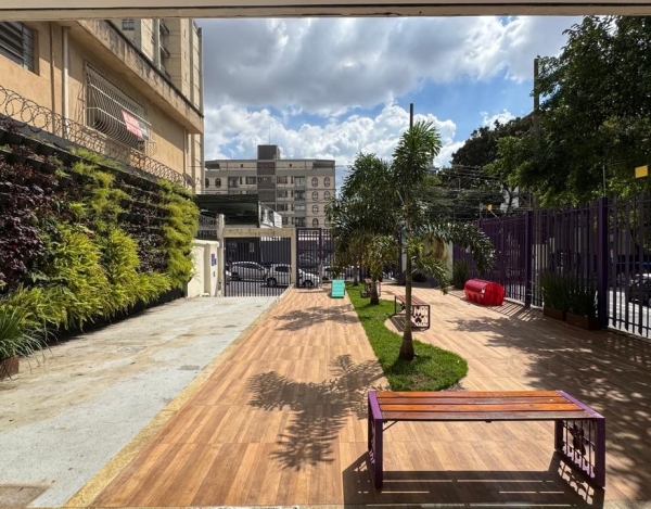 Loja de esquina com 530 m², locada e inserida em eixo de alto fluxo no Santa Efigênia.