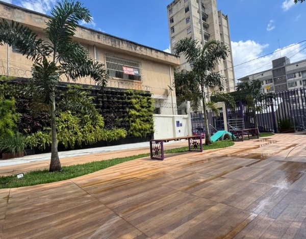 Loja de esquina com 530 m², locada e inserida em eixo de alto fluxo no Santa Efigênia.