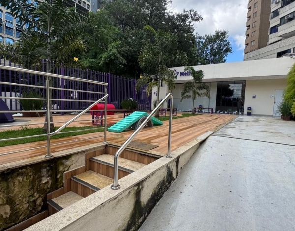 Loja de esquina com 530 m², locada e inserida em eixo de alto fluxo no Santa Efigênia.