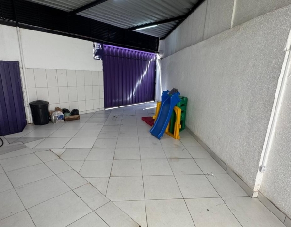 Loja de esquina com 530 m², locada e inserida em eixo de alto fluxo no Santa Efigênia.