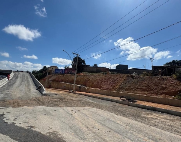 Área comercial de 2.964 m² com 90 m de frente para a Av. Cristiano Machado.