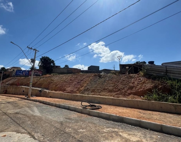 Área comercial de 2.964 m² com 90 m de frente para a Av. Cristiano Machado.