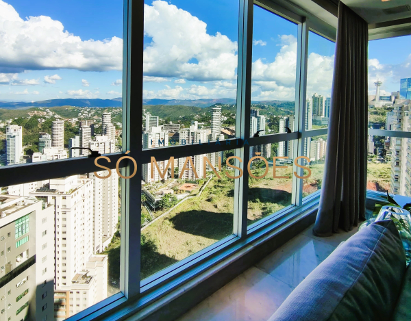 COBERTURA TOP HOUSE MODERNA E LUXUOSA COM VISTA PANORÂMICA PARA AS MONTANHAS.