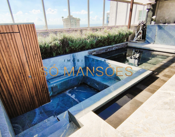 COBERTURA TOP HOUSE MODERNA E LUXUOSA COM VISTA PANORÂMICA PARA AS MONTANHAS.