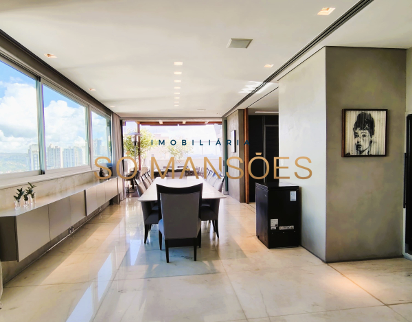COBERTURA TOP HOUSE MODERNA E LUXUOSA COM VISTA PANORÂMICA PARA AS MONTANHAS.