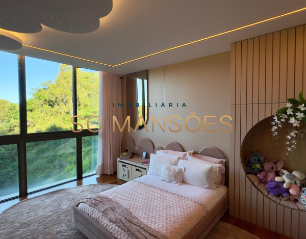 CASA DE 626M² À VENDA NO VALE DOS CRISTAIS — DESIGN EXCLUSIVO, VISTA DESLUMBRANTE E SOFISTICAÇÃO EM CADA DETALHE.
