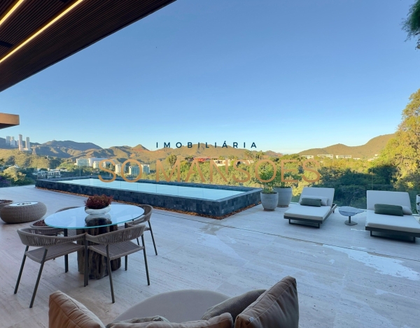Casa de Luxo de 626 m² à Venda com 4 Suítes e Vista Deslumbrante no Vale dos Cristais, Nova Lima - MG