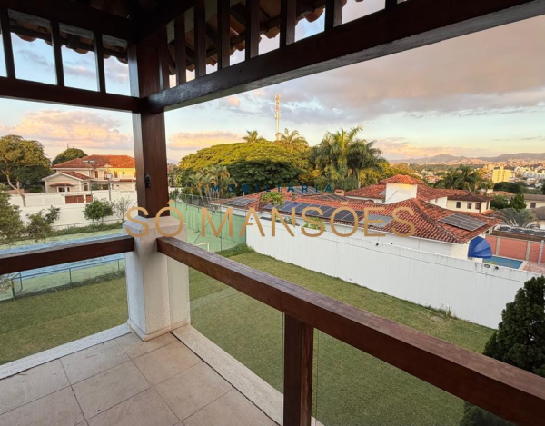 RESIDÊNCIA EM TERRENO DE 5.100M² COM APROXIMADAMENTE 1.600M² DE ÁREA CONSTRUÍDA À VENDA NO BANDEIRANTES.