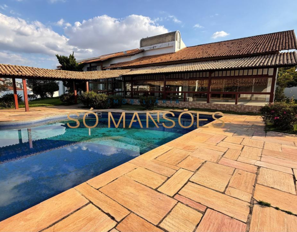RESIDÊNCIA EM TERRENO DE 5.100M² COM APROXIMADAMENTE 1.600M² DE ÁREA CONSTRUÍDA À VENDA NO BANDEIRANTES.