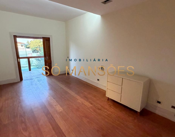 RESIDÊNCIA EM TERRENO DE 5.100M² COM APROXIMADAMENTE 1.600M² DE ÁREA CONSTRUÍDA À VENDA NO BANDEIRANTES.