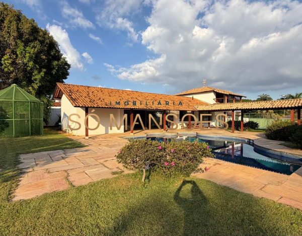 RESIDÊNCIA EM TERRENO DE 5.100M² COM APROXIMADAMENTE 1.600M² DE ÁREA CONSTRUÍDA À VENDA NO BANDEIRANTES.