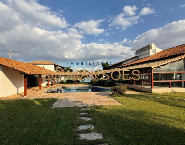 RESIDÊNCIA EM TERRENO DE 5.100M² COM APROXIMADAMENTE 1.600M² DE ÁREA CONSTRUÍDA À VENDA NO BANDEIRANTES.