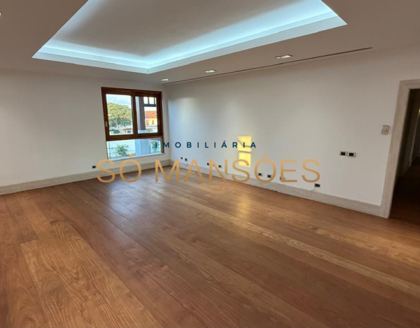 RESIDÊNCIA EM TERRENO DE 5.100M² COM APROXIMADAMENTE 1.600M² DE ÁREA CONSTRUÍDA À VENDA NO BANDEIRANTES.