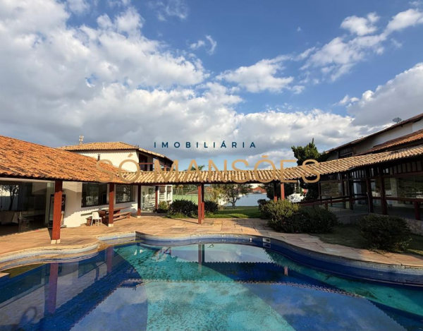 RESIDÊNCIA EM TERRENO DE 5.100M² COM APROXIMADAMENTE 1.600M² DE ÁREA CONSTRUÍDA À VENDA NO BANDEIRANTES.