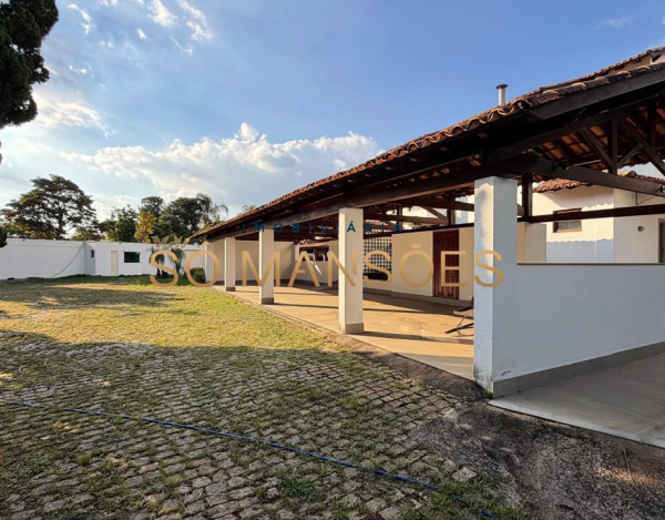 RESIDÊNCIA EM TERRENO DE 5.100M² COM APROXIMADAMENTE 1.600M² DE ÁREA CONSTRUÍDA À VENDA NO BANDEIRANTES.
